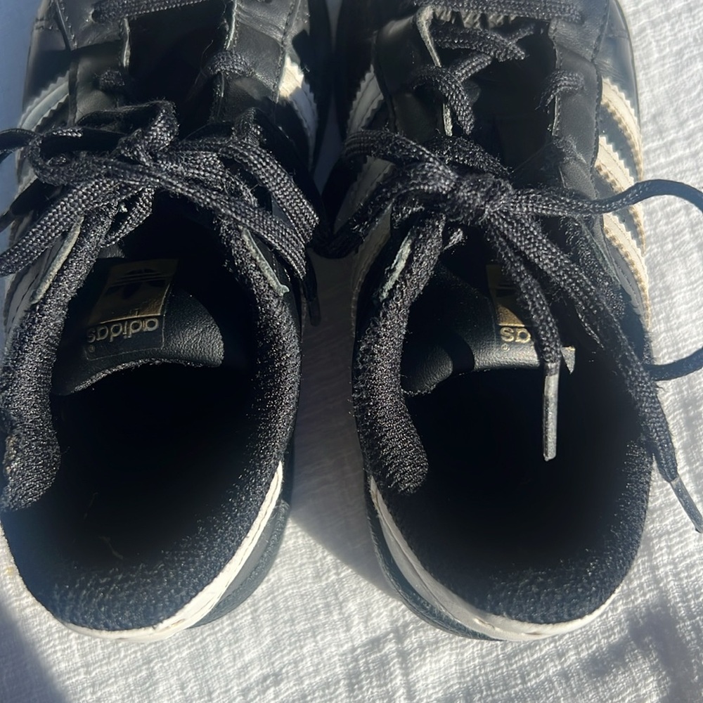 Adidas Kid's Black and White Trainers. Size 10 - Picture 11 of 15